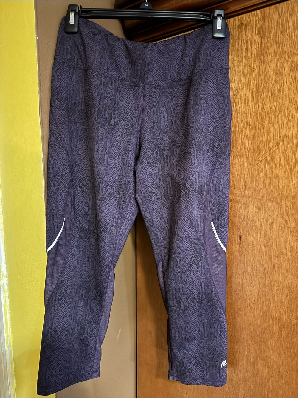 Purple Snake-Print Cropped Active Leggings